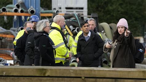 Rishi Sunak meets residents during visit to flood-hit Oxford