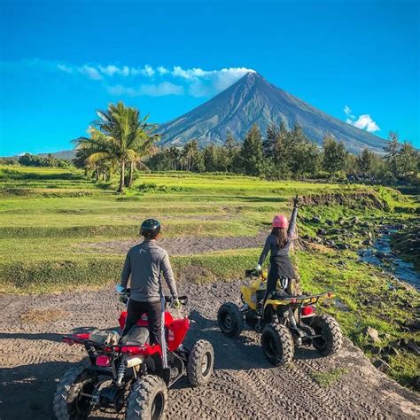 A picture-perfect view of the Mayon Volcano and a closer look through ...