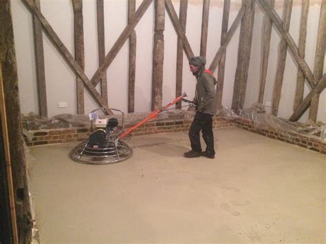 Laying an enhanced limecrete floor in a barn in Suffolk - The Limecrete Company