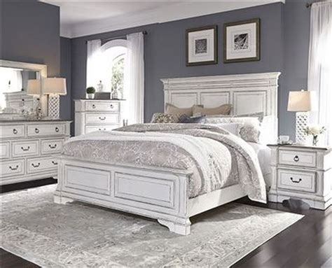 35 Popular White Master Bedroom Furniture Ideas - HOMYHOMEE