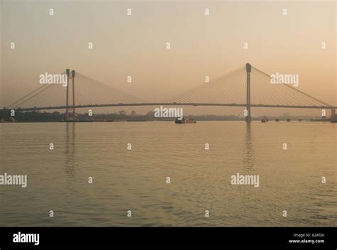 Second Hooghly Bridge at sunset, Kolkata, West Bengal, India Stock Photo - Alamy