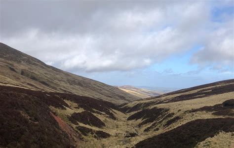 Hiking Cheviot in March. | Little Hideaways