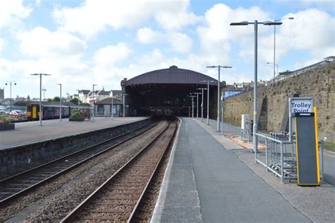 Penzance Station © N Chadwick cc-by-sa/2.0 :: Geograph Britain and Ireland