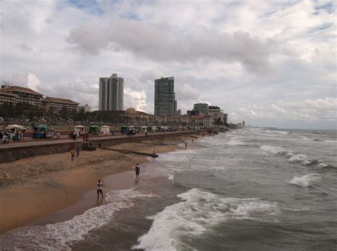 Living in Singapore: Sri Lanka: Galle Face beach