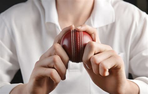 Cricket Fast Bowling Tips/ Fast Bowlers Grip