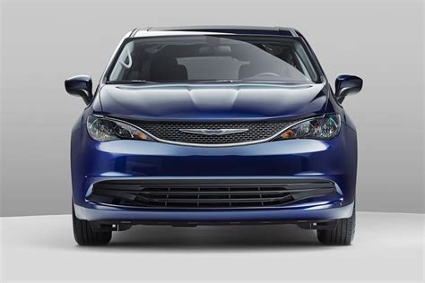 2021 Chrysler Voyager Review - Autotrader