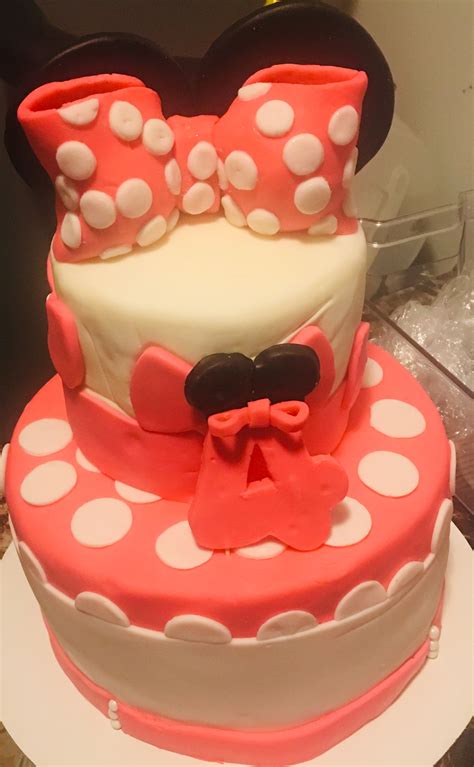 a minnie mouse cake with polka dots on it