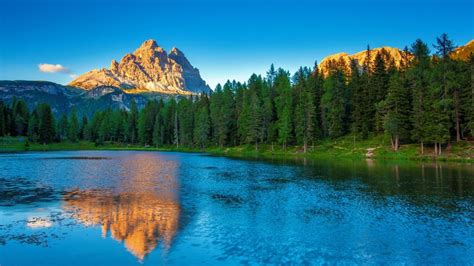 Landscape from the Dolomites, Lago Antorno, Belluno, Veneto, Italy | Windows Spotlight Images