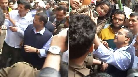 Arvind Kejriwal Asked ‘Sir, Why Aren’t You Wearing Your Muffler?’ by Woman While MCD Election ...