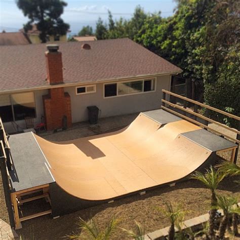 SKATE-HOME: Would you like this ramp in your backyard? Mini ramp