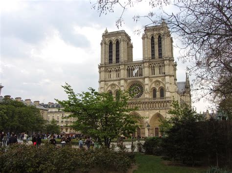 Blue Danube: Tourist attractions in Paris : Notre Dame Cathedral