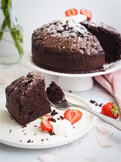 Easy gluten free chocolate cake - Soft and moist