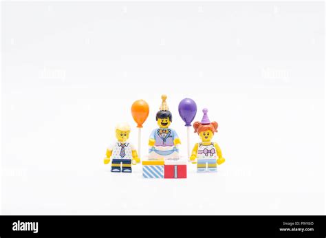 lego minifigure a boy , girl and cake guy series 18. Lego minifigures ...