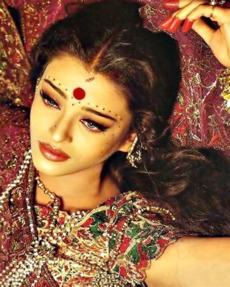 Aishwarya Rai Bachchan in Devdas #Paro | Aishwarya rai, Beautiful indian actress, Indian bridal ...