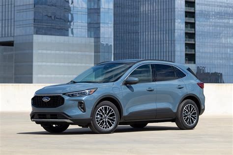 2023 Ford Escape PHEV Updated, Sport-Styled ST-Line Debuts - CNET