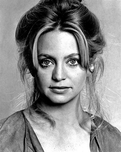 Goldie Hawn no makeup photo shows her natural look