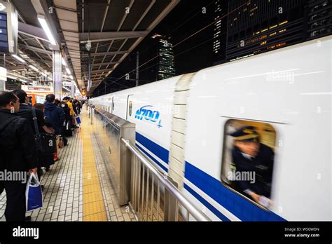 Bullet train side view hi-res stock photography and images - Alamy