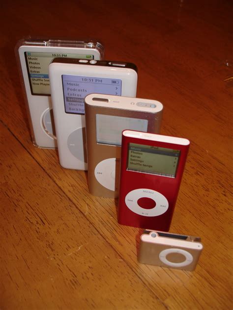 File:Various iPods.jpg - Wikimedia Commons