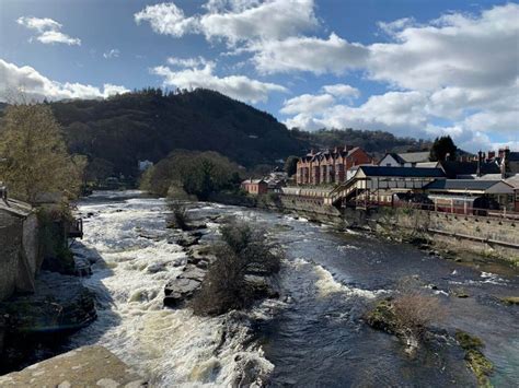 Llangollen - The Small Town That Has It All! - ViewBritain.com