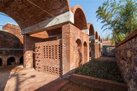 Red Brick Country Auditorium / Huazhong University of Science and Technology + ADAP Architects ...