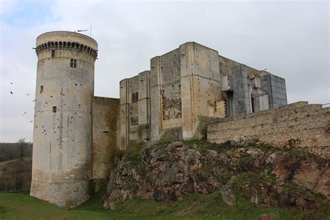 Falaise Castle, Birthplace of William the Conquerer, Normandy, France : r/castles