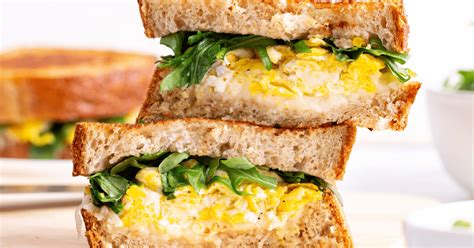 Easy Scrambled Egg Sandwich | All Things Mamma