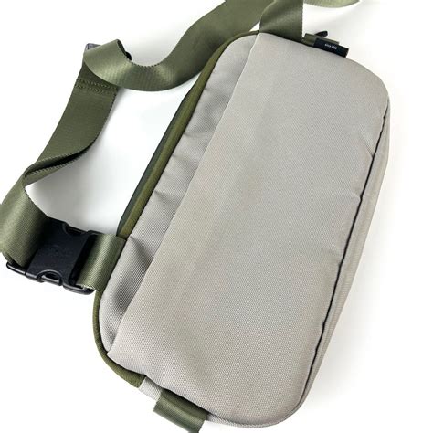 Tomtoc Minimalist EDC Sling Bag- Crossbody Bag (Olive Green), Men's ...