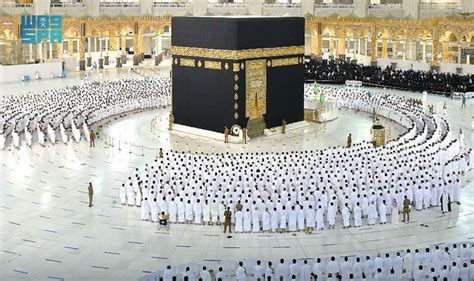 Saudi Arabia drops social distancing at Mecca’s Grand Mosque | Daily Sabah