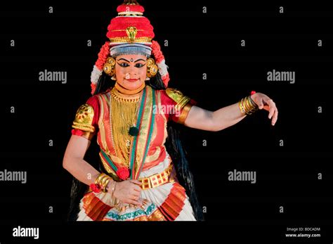 Nangyar Koothu - solo performance, classical dance drama of Kerala Stock Photo - Alamy