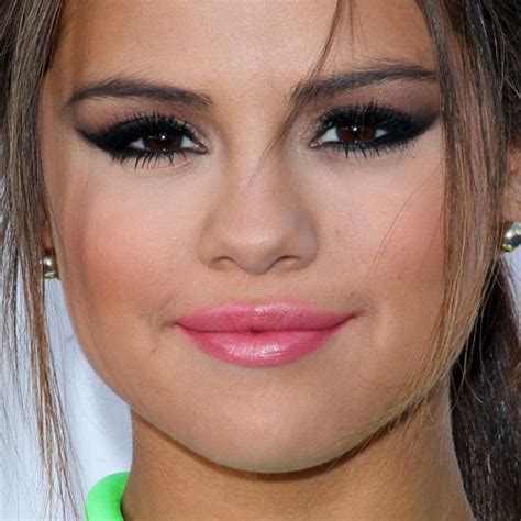 Selena Gomez Makeup | Steal Her Style