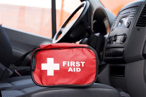 5 basic items you should always have in your car emergency kit | Autodeal