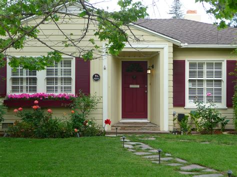 Teapots and Polka Dots: Houses in My Neighborhood: Color Schemes