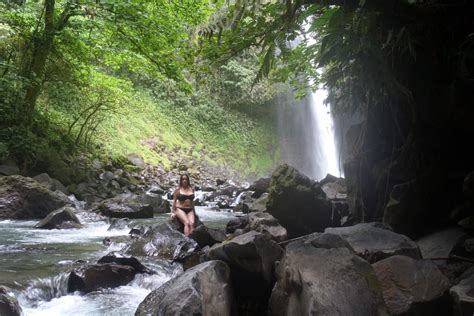 LA FORTUNA: WATERFALL HIKE, TOUCANS AND A HOT RIVER - TravelTheWorldPages