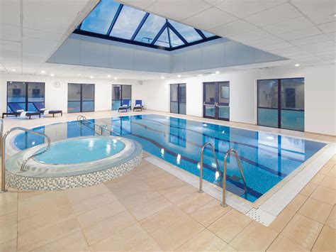 Hotels With Pool: Holiday Inn Peterborough - West