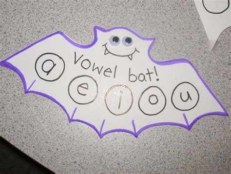 Groovy Grade 1!: A, E, I, O, U, Vowel Bat!