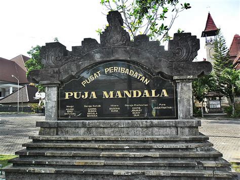 Puja Mandala, Tempat Dimana 5 Agama Saling Toleransi - Vakansee ...