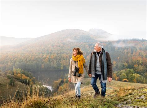 The Hiking Habits That Slow Aging Will Make It Your Fave Fall Workout ...