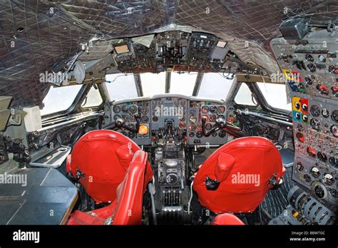 de Havilland Aircraft Heritage Centre Mosquito Museum , cockpit Stock Photo: 24539660 - Alamy