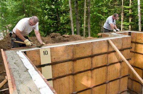 How to Form a Homemade Concrete Wall | Hunker | Concrete wall, Concrete retaining walls ...