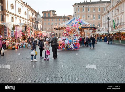 Rome christmas market hi-res stock photography and images - Alamy