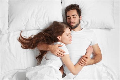 Dormir aux côtés d'une personne qu'on aime : voici les 10 Bénéfices