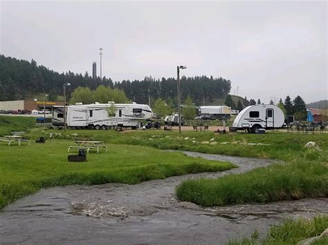 RVS/TENTS – Black Hills Trailside