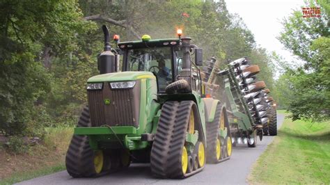 Big Tractors on the Move in Fall Tillage Chords - Chordify