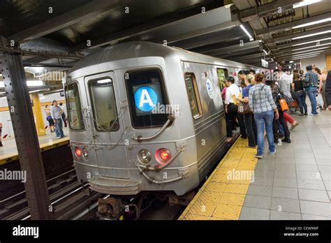 People boarding the A train New York subway line, New York City, USA Stock Photo - Alamy