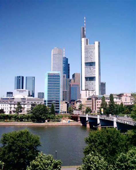 Frankfurt Commerzbank: German tower building - e-architect