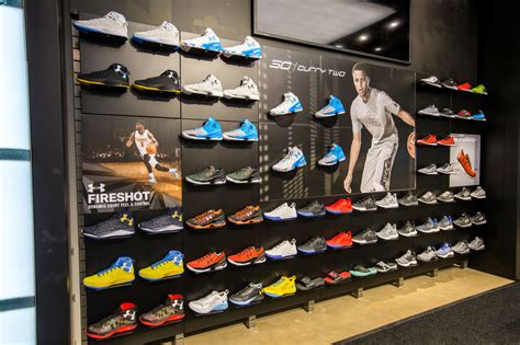 Aja Fettleibigkeit Zeitfolgen under armour mall sport Geschlagener LKW ...