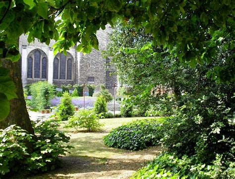 Archbishop of Canterbury opens Lambeth Palace garden to visitors ...