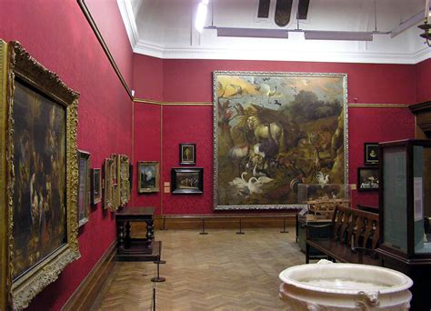 File:Bristol art.gallery.interior.arp.jpg - Wikimedia Commons