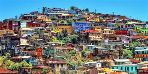 All of the Best Things to See, Eat, and Do While Staying in Valparaiso, Chile