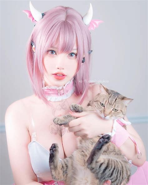 Rakukoo 洛洛子 (@rakukoo): Halloween but pink devil!!💗💗 instagram post download - imginn.com